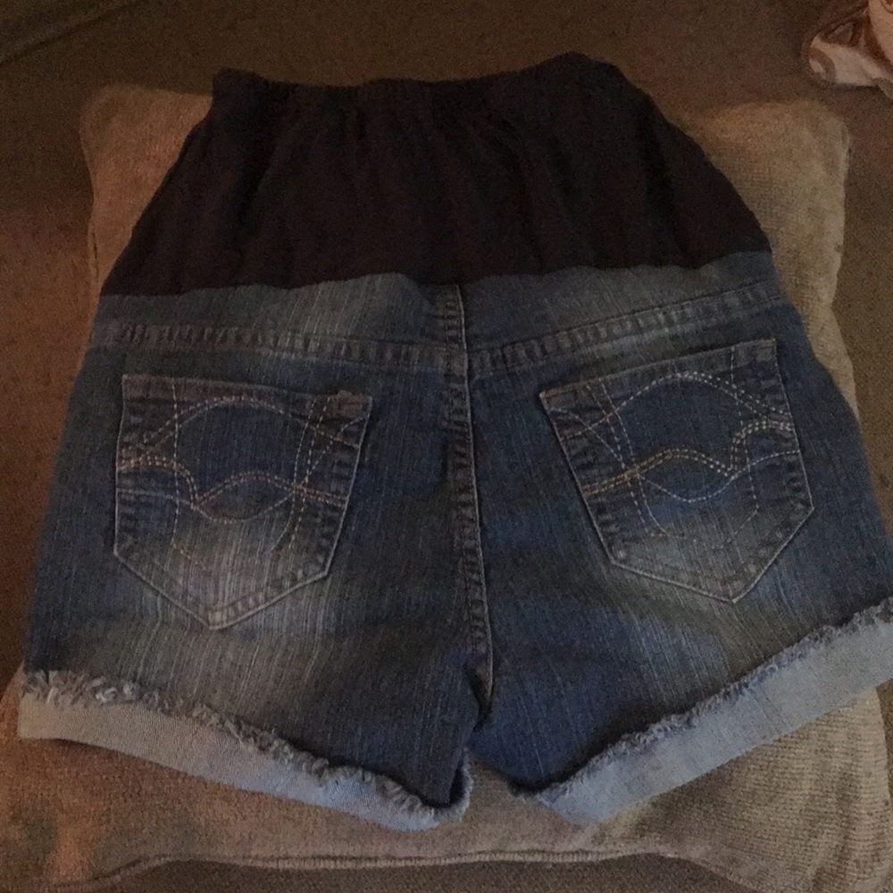 Maternity shorts